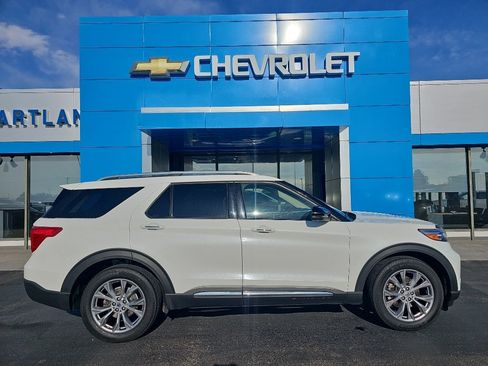 Used 2020 Ford Explorer Limited AWD/4WD image 2