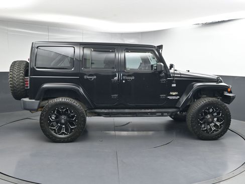 Used 2012 Jeep Wrangler Unlimited Sahara w/ Dual Top Group image 9