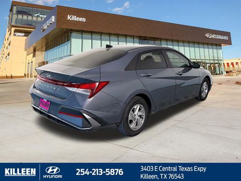 Used 2025 Hyundai Elantra SE w/ Cargo Package FWD image 8
