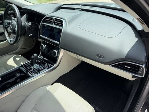 Used 2020 Jaguar XE S RWD image 29
