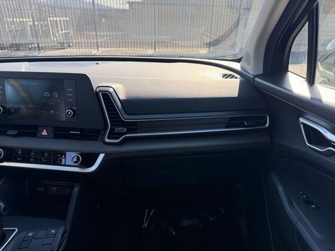 Used 2025 Kia Sportage LX image 34