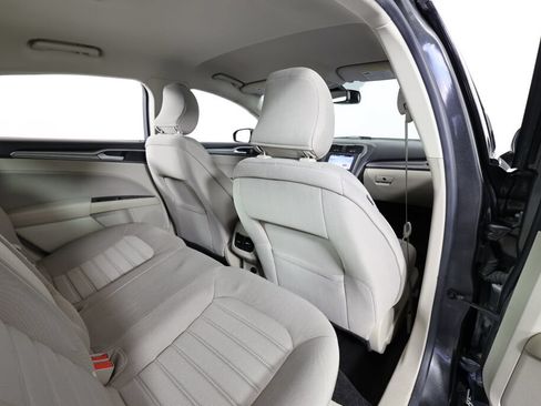 Used 2019 Ford Fusion SE FWD image 19