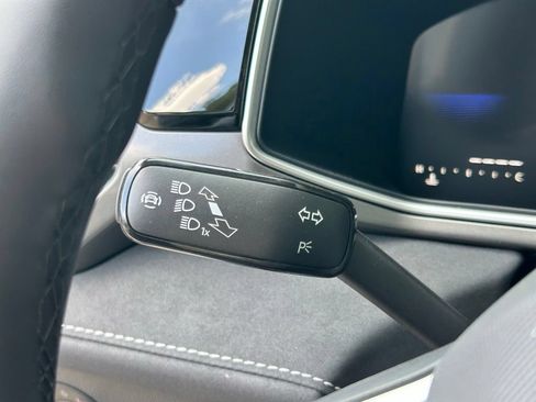 New 2026 Volkswagen Taos SE FWD image 26