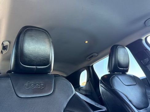 Used 2019 Jeep Cherokee Limited FWD image 21