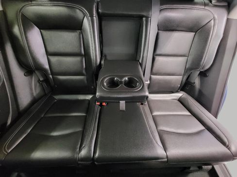 Used 2024 GMC Terrain SLT image 24