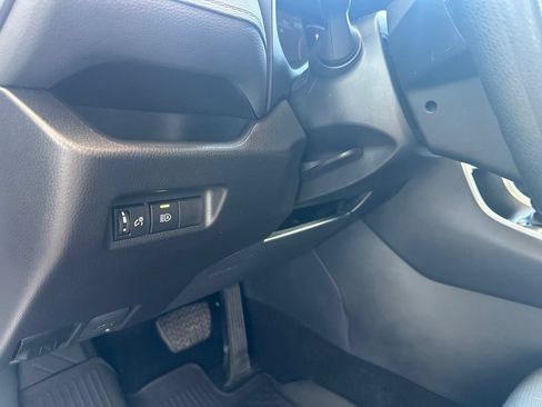 Used 2025 Toyota RAV4 XLE AWD/4WD image 24