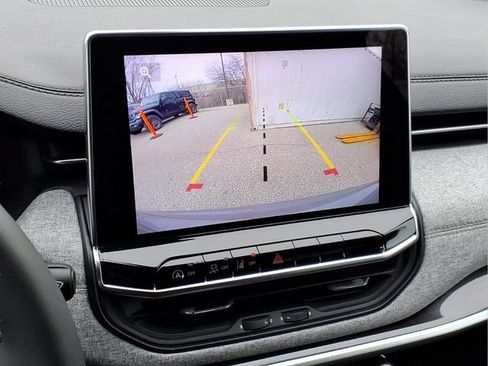 Used 2023 Jeep Compass Latitude image 19