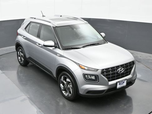 Used 2024 Hyundai Venue SEL image 31