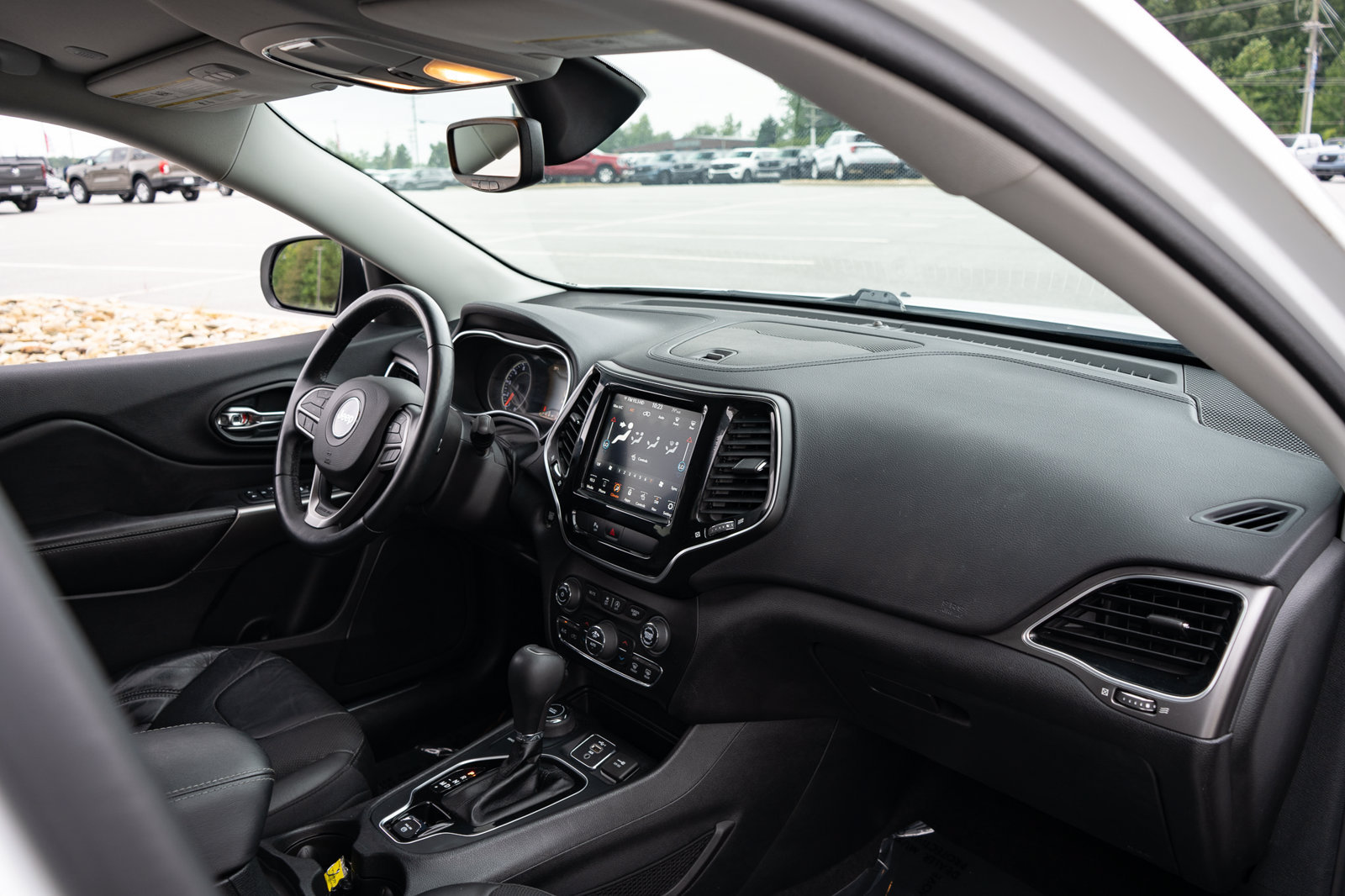 Used 2020 Jeep Cherokee Limited AWD/4WD image 21