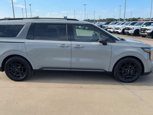 Used 2025 Kia Carnival SX FWD image 2