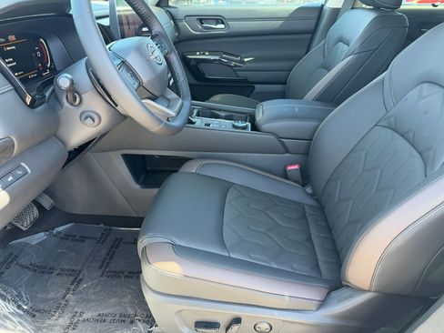 New 2026 Nissan Pathfinder Platinum AWD/4WD image 15