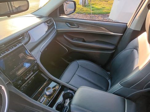 Used 2023 Jeep Grand Cherokee image 17