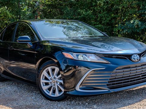 Used 2021 Toyota Camry LE FWD image 7
