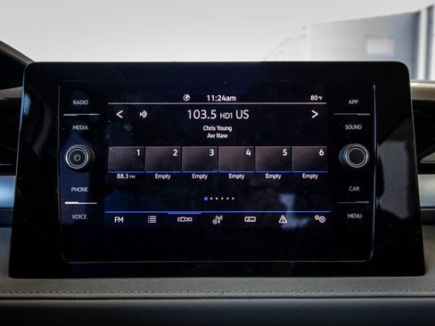 Certified 2025 Volkswagen Taos SE w/ Panoramic Sunroof Package FWD image 37