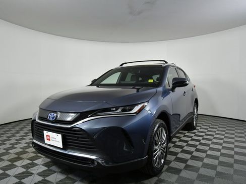 Used 2023 Toyota Venza XLE image 6