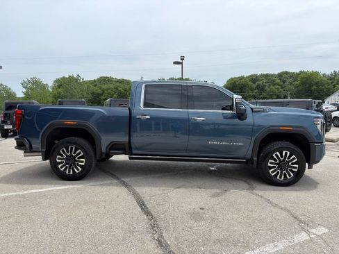 Used 2025 GMC Sierra 3500 Denali Ultimate AWD/4WD image 8