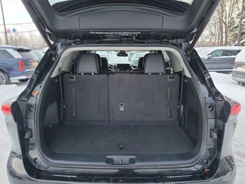 Used 2023 Toyota Highlander L image 23