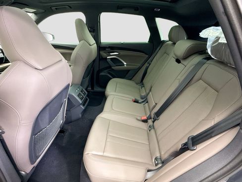 Used 2025 Audi Q5 Premium Plus w/ Premium Plus AWD/4WD image 21
