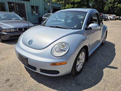 Used 2009 Volkswagen Beetle S FWD image 4