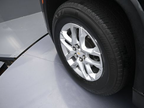 Used 2023 Chevrolet Traverse LS FWD image 34