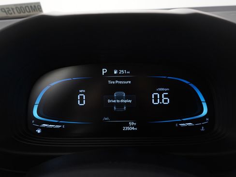 Used 2023 Hyundai Venue Limited image 27