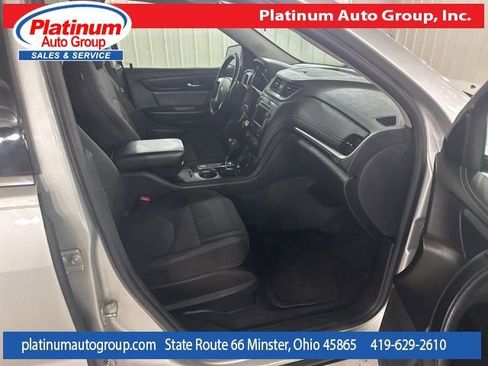 Used 2017 Chevrolet Traverse LT image 33