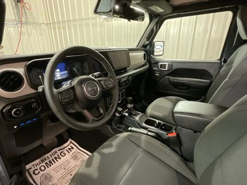 Used 2025 Jeep Wrangler Unlimited Sport S 4xe w/ Convenience Group AWD/4WD image 9