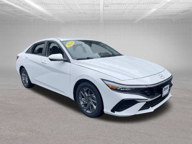 Used 2024 Hyundai Elantra SEL FWD image 4