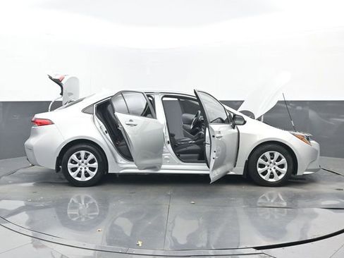 Used 2024 Toyota Corolla LE image 32