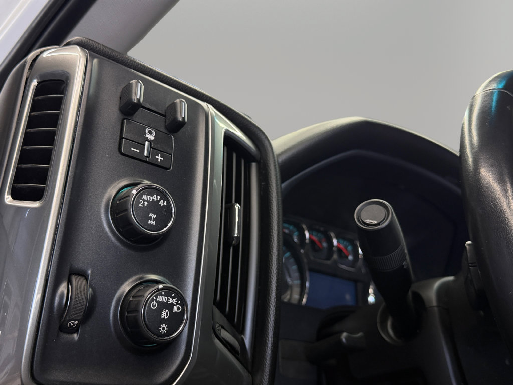 Used 2018 Chevrolet Silverado 1500 LT w/ All Star Edition AWD/4WD image 18