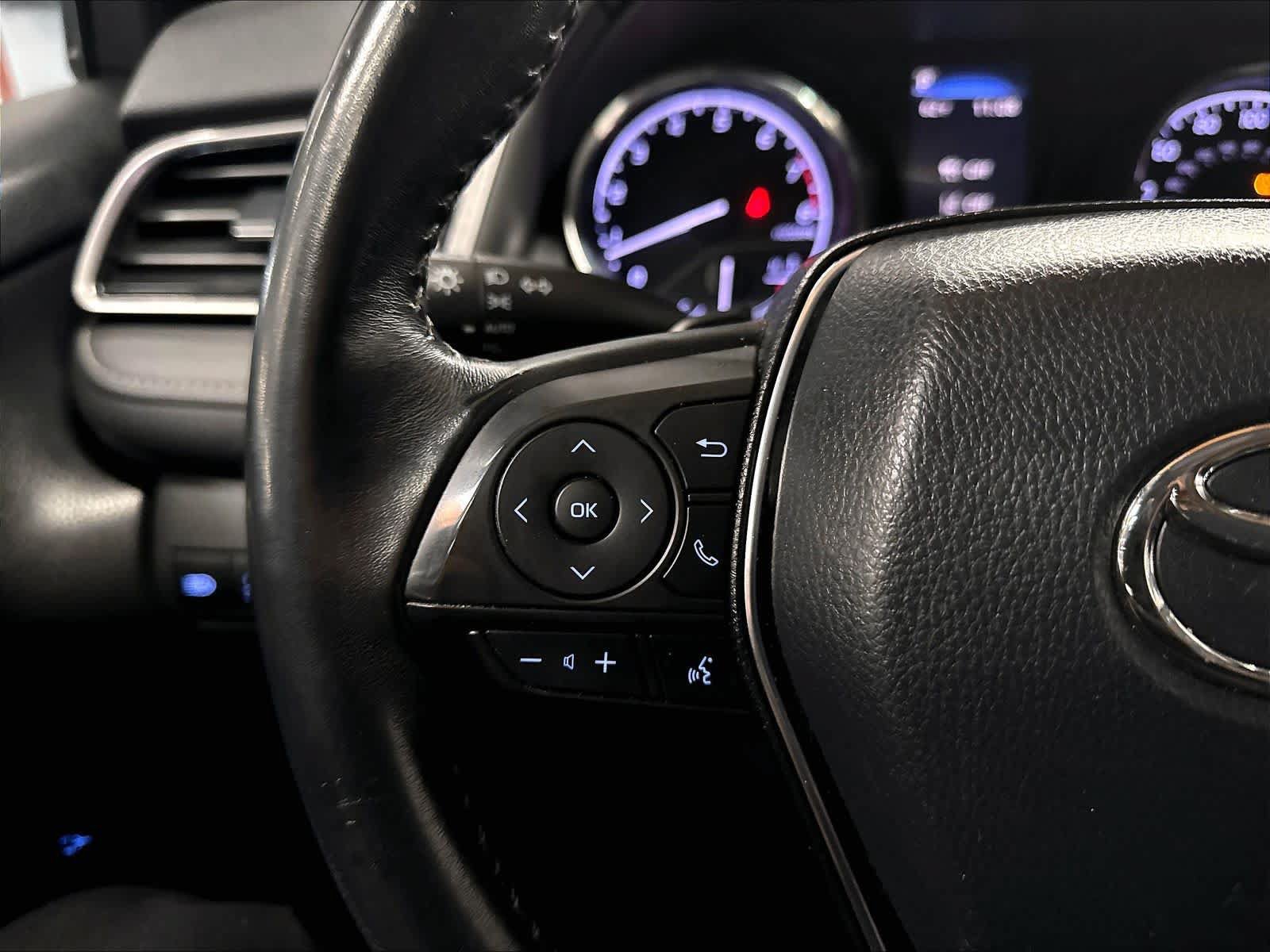 Used 2020 Toyota Camry SE FWD image 19
