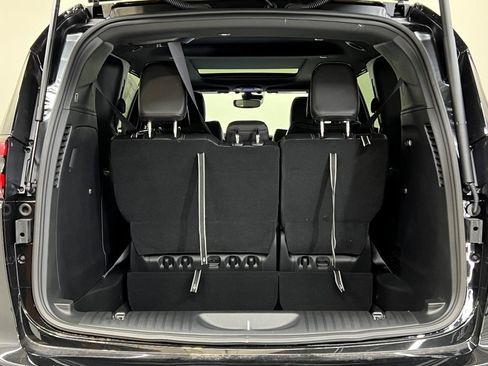 New 2026 Chrysler Pacifica Select image 5