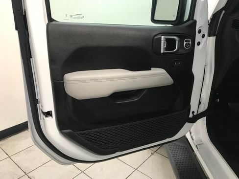 Used 2023 Jeep Wrangler Unlimited Sahara AWD/4WD image 8