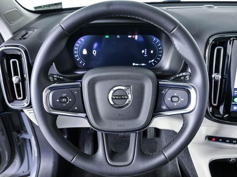 Certified 2026 Volvo XC40 B5 Plus AWD/4WD image 10