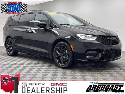 Used 2025 Chrysler Pacifica Limited