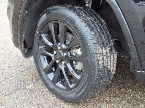 Used 2022 Jeep Grand Cherokee Laredo X AWD/4WD image 9