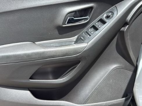 Used 2017 Chevrolet Trax LS w/ LPO, Cargo Package FWD image 19