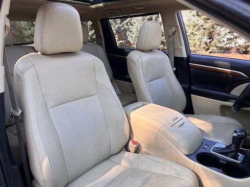 Used 2019 Toyota Highlander Limited Platinum image 38