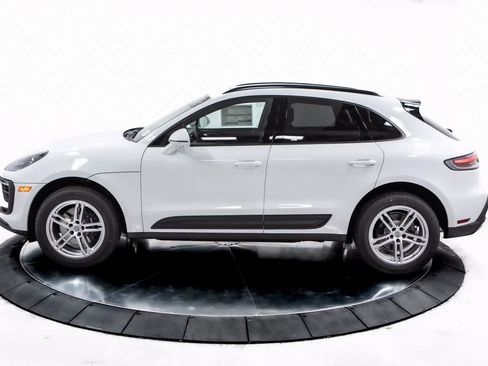 Certified 2025 Porsche Macan image 2