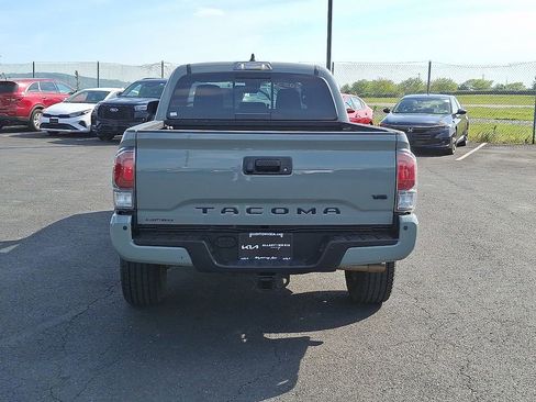 Used 2023 Toyota Tacoma TRD Off-Road w/ Technology Package AWD/4WD image 5