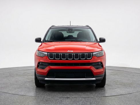 Used 2025 Jeep Compass Limited AWD/4WD image 2