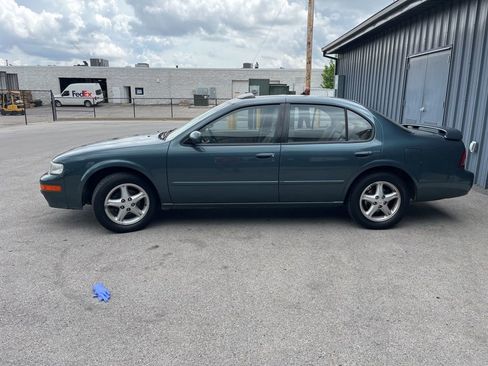 Used 1997 Nissan Maxima GLE FWD image 8