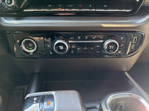 Used 2022 GMC Sierra 1500 SLT w/ SLT Convenience Package image 44