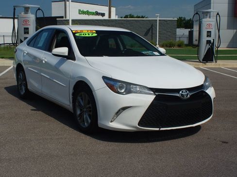 Used 2017 Toyota Camry SE w/ Protection Package (Q2) FWD image 2
