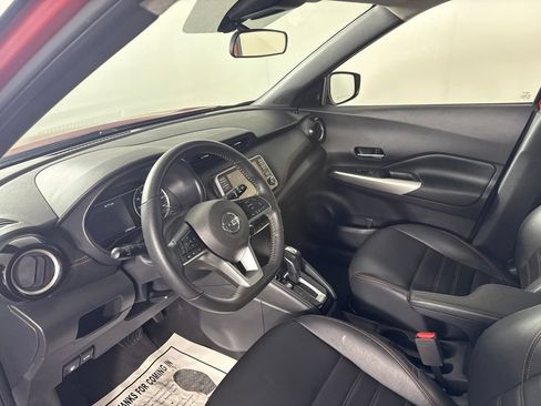 Used 2020 Nissan Kicks SR w/ SR Premium Package FWD image 14