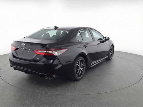Used 2024 Toyota Camry SE image 4
