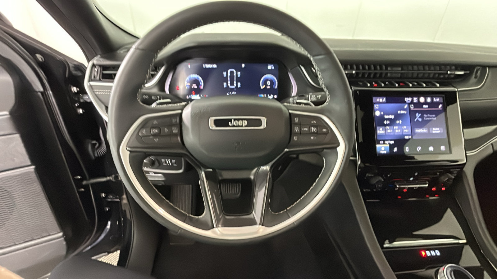 Used 2023 Jeep Grand Cherokee L Laredo AWD/4WD image 18