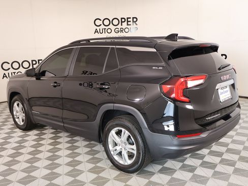 Used 2024 GMC Terrain SLE w/ Driver Convenience Package FWD image 22