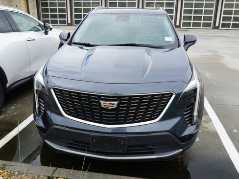 Used 2020 Cadillac XT4 Premium Luxury FWD image 2