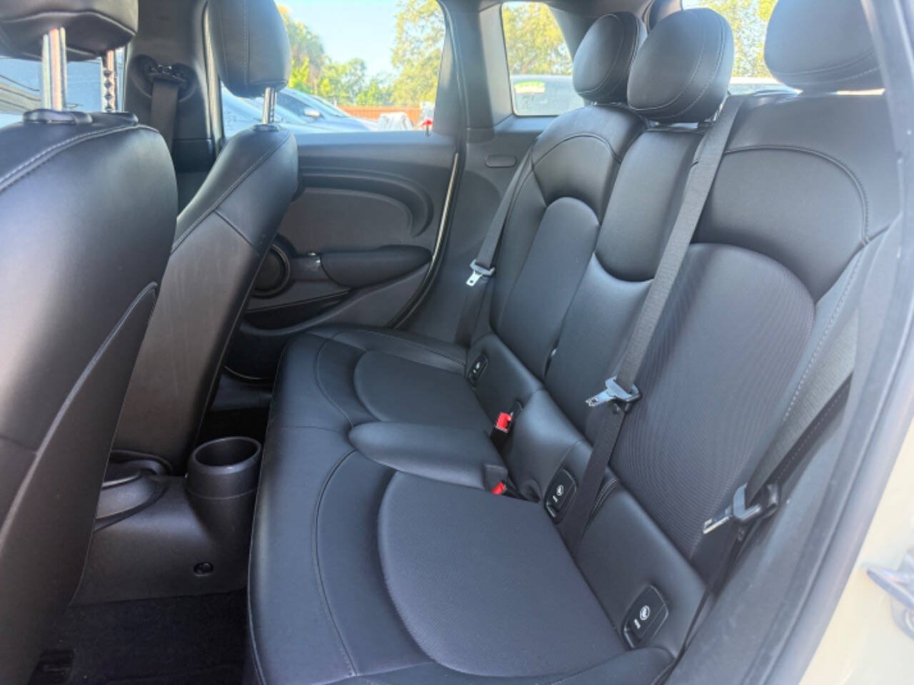 Used 2019 MINI Cooper 4-Door Hardtop FWD image 14